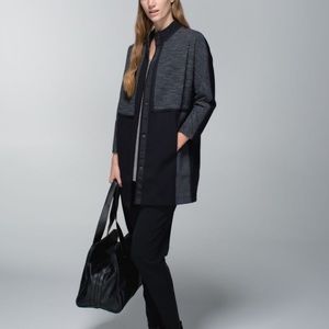 lululemon cocoon car coat in dark grey/black